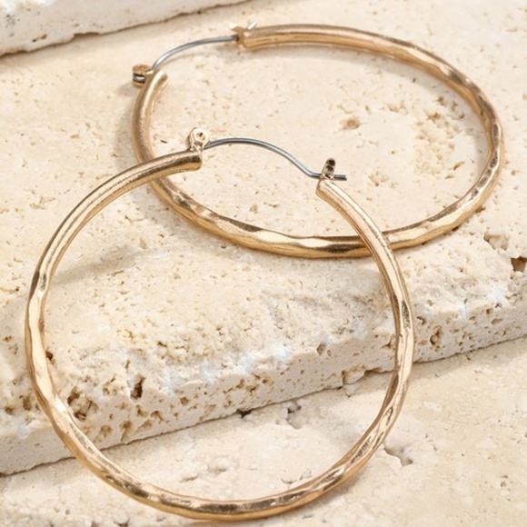 Jewelry - LAST 1! Gold hammered hoop earrings